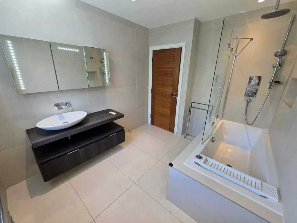 4 bedroom semi-detached house for rent
