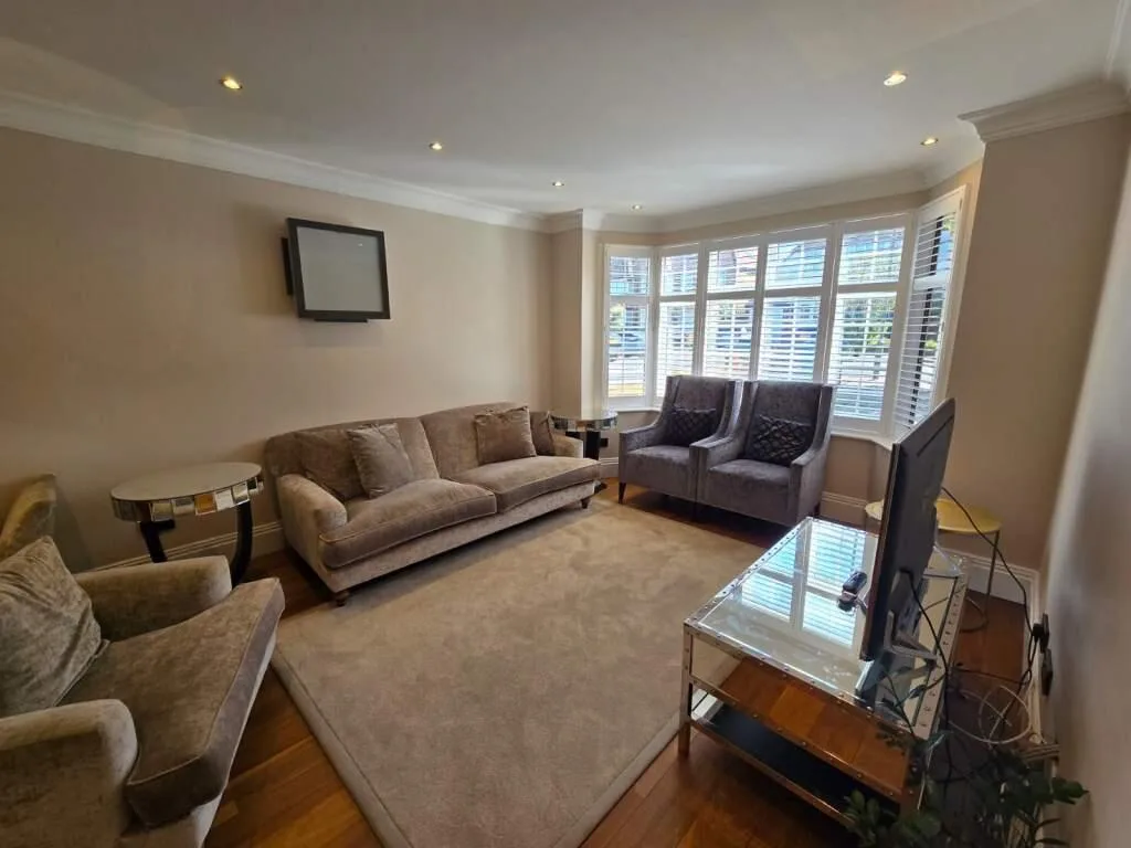 4 bedroom semi-detached house for rent
