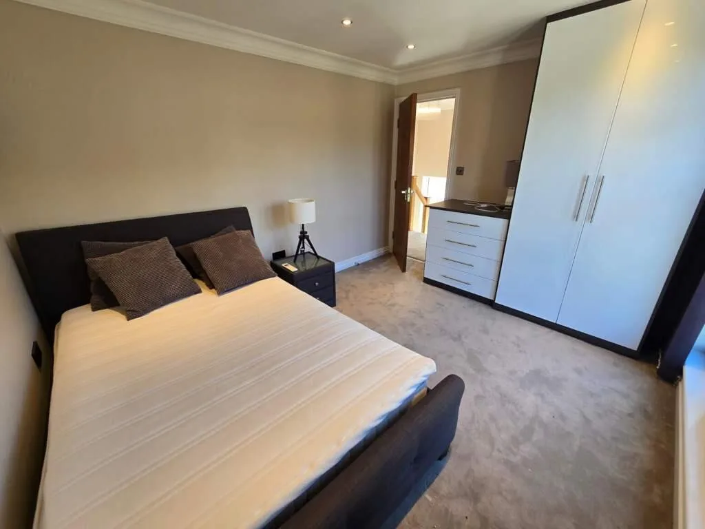 4 bedroom semi-detached house for rent