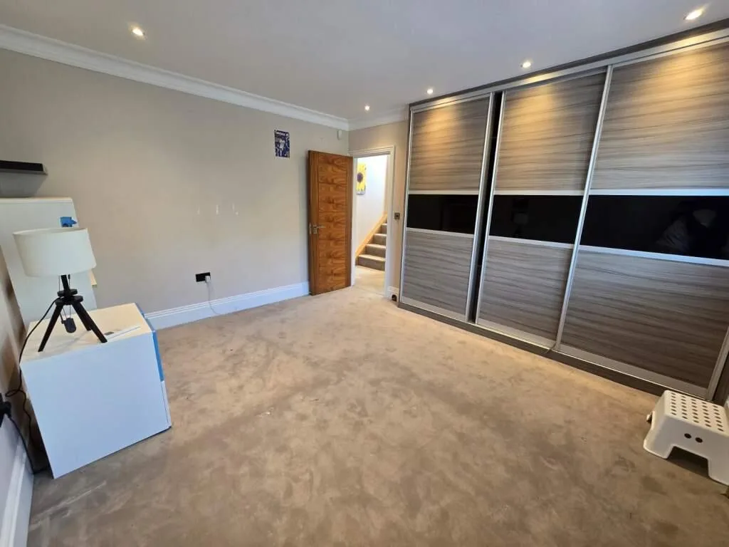 4 bedroom semi-detached house for rent