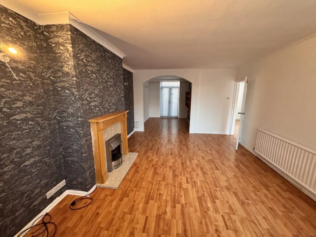 3 bedroom semi-detached house for rent
