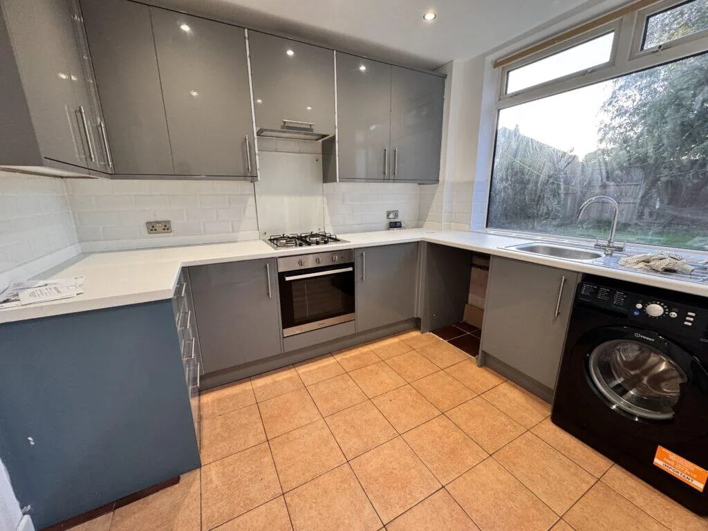 3 bedroom semi-detached house for rent
