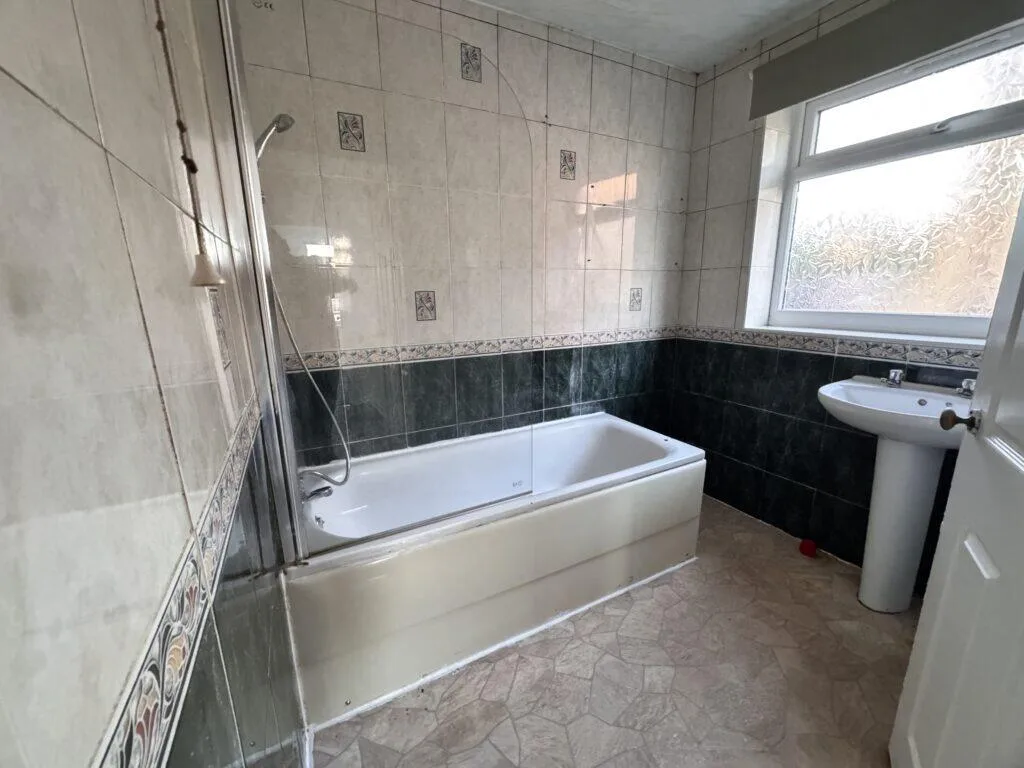 3 bedroom semi-detached house for rent