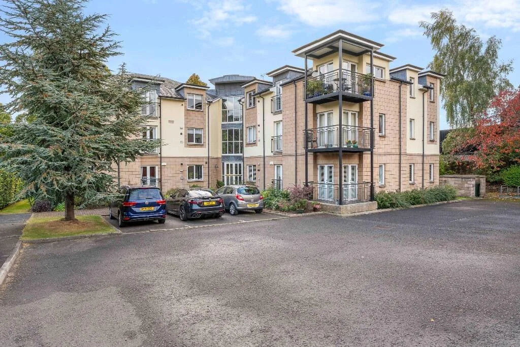 4 bedroom flat for rent