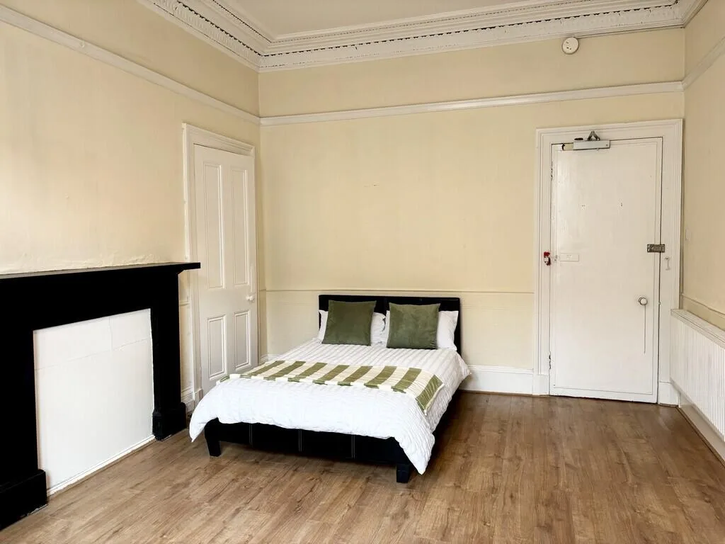 5 bedroom flat for rent