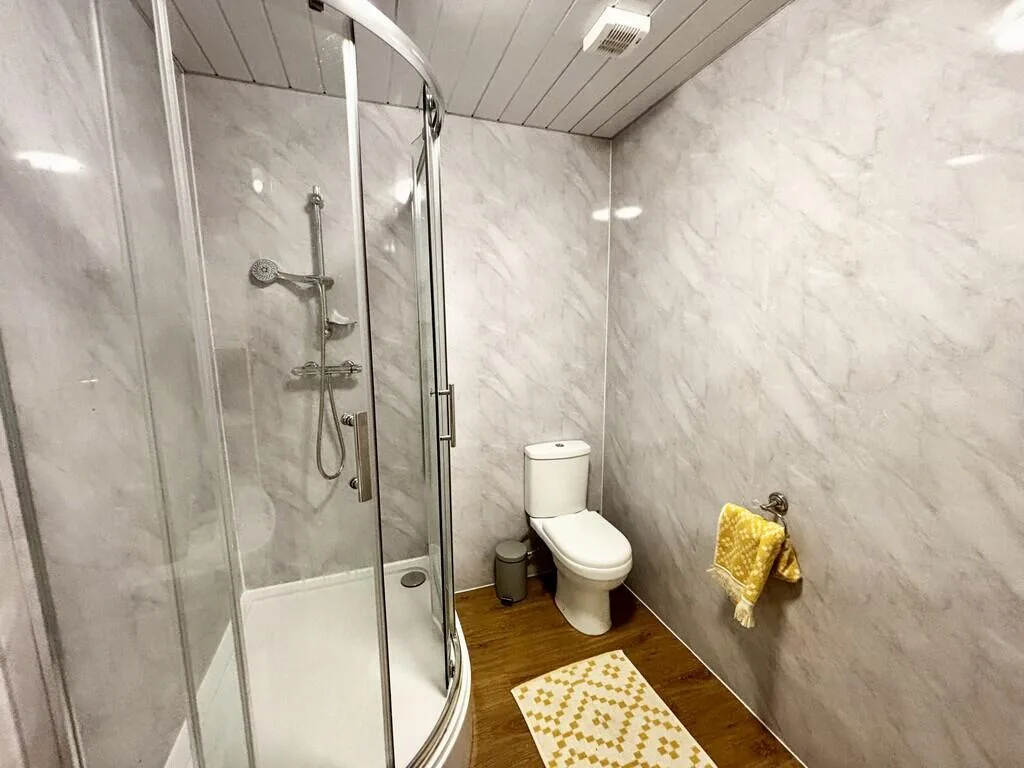 5 bedroom flat for rent