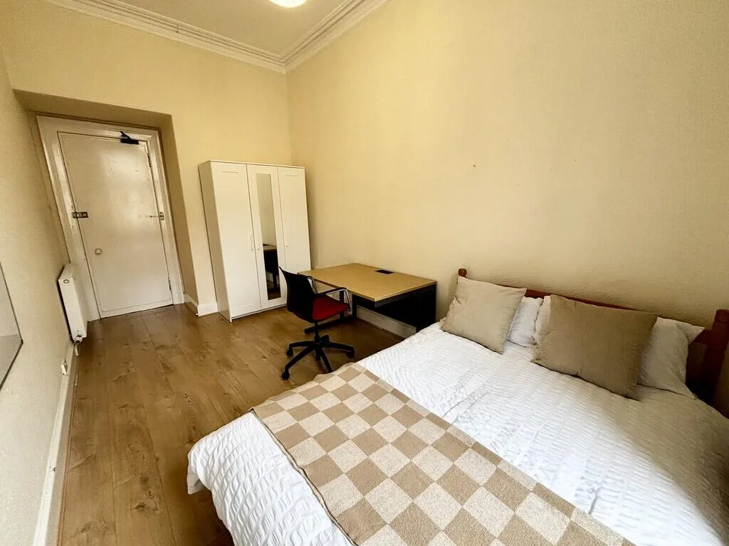5 bedroom flat for rent