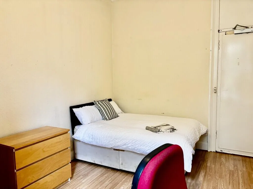 5 bedroom flat for rent