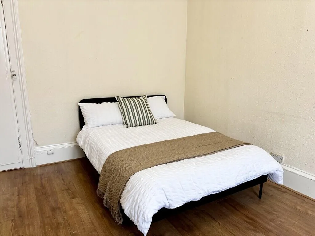 5 bedroom flat for rent
