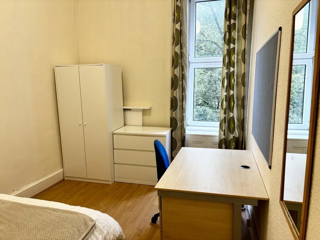 5 bedroom flat for rent