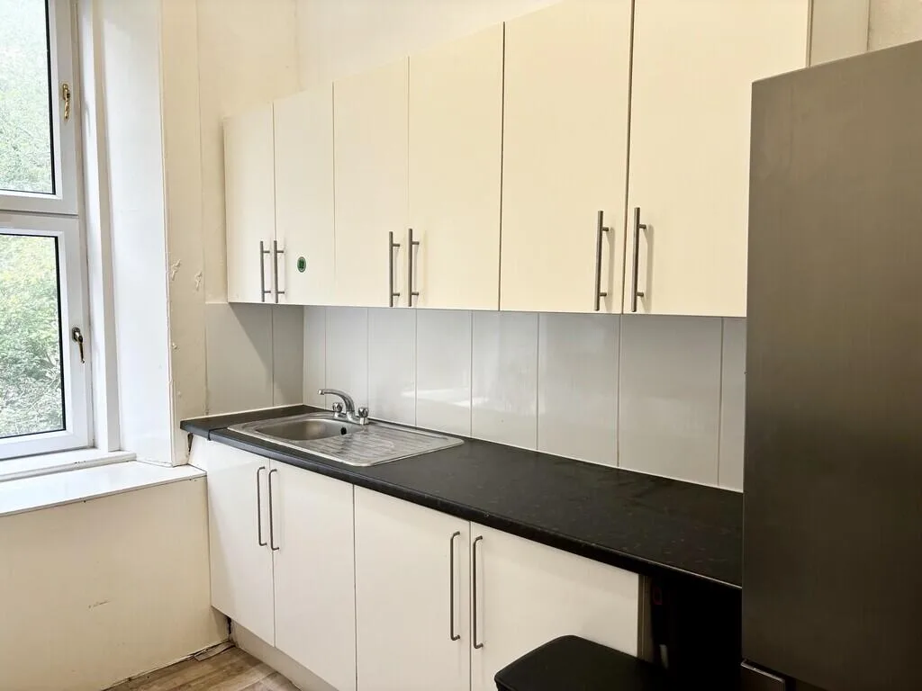 5 bedroom flat for rent