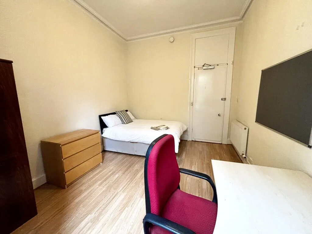 5 bedroom flat for rent