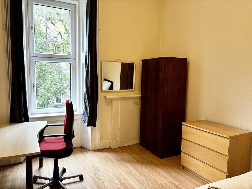 5 bedroom flat for rent