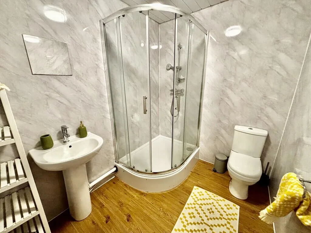 5 bedroom flat for rent
