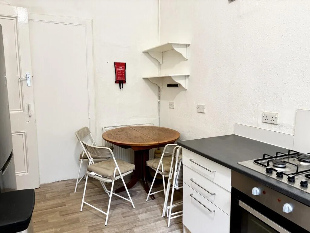 5 bedroom flat for rent