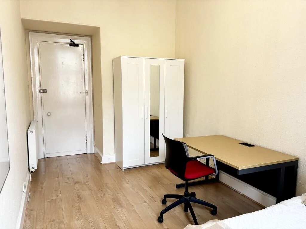 5 bedroom flat for rent