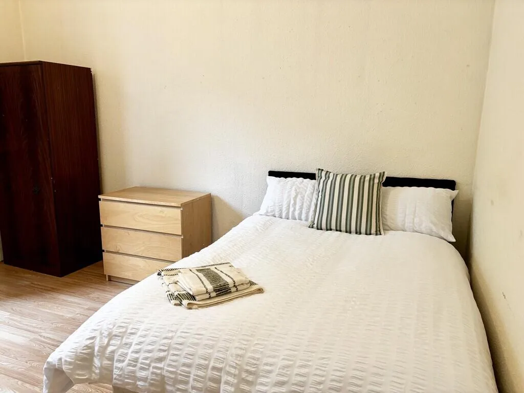 5 bedroom flat for rent