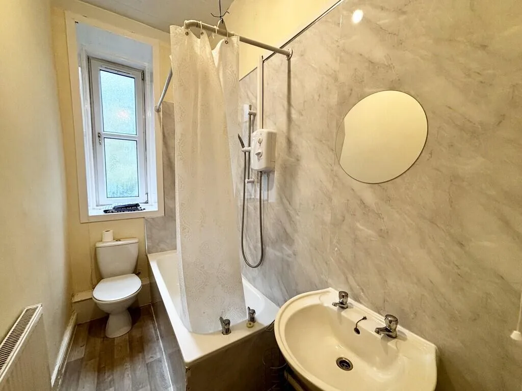 5 bedroom flat for rent