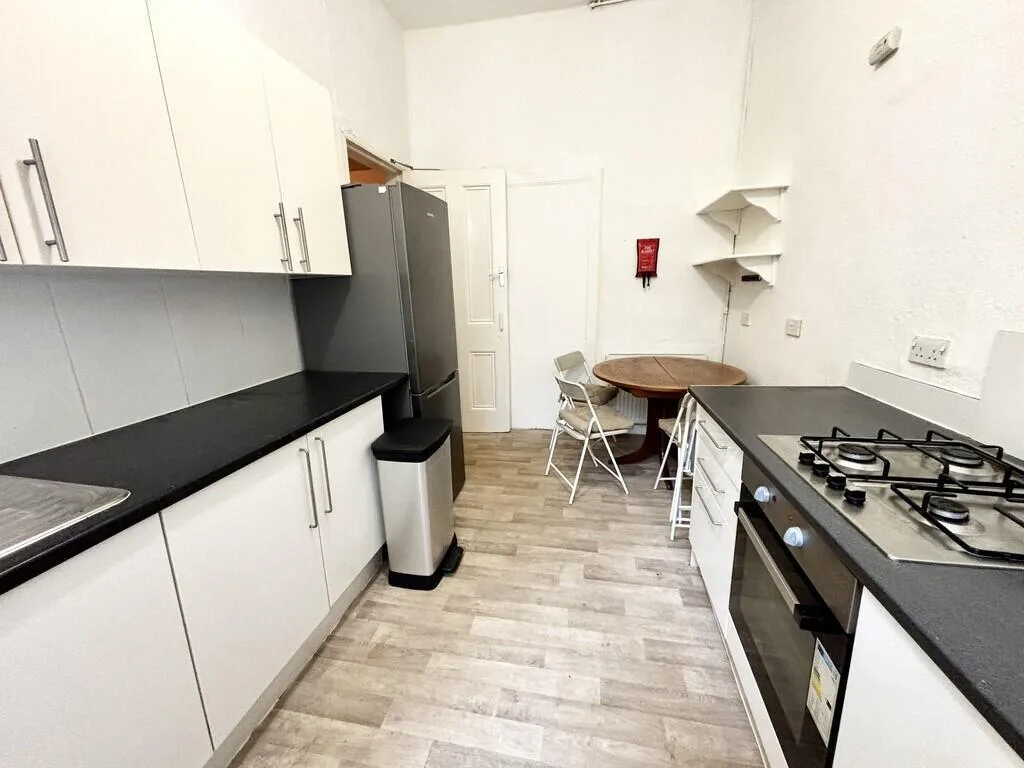 5 bedroom flat for rent