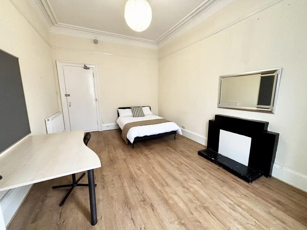 5 bedroom flat for rent