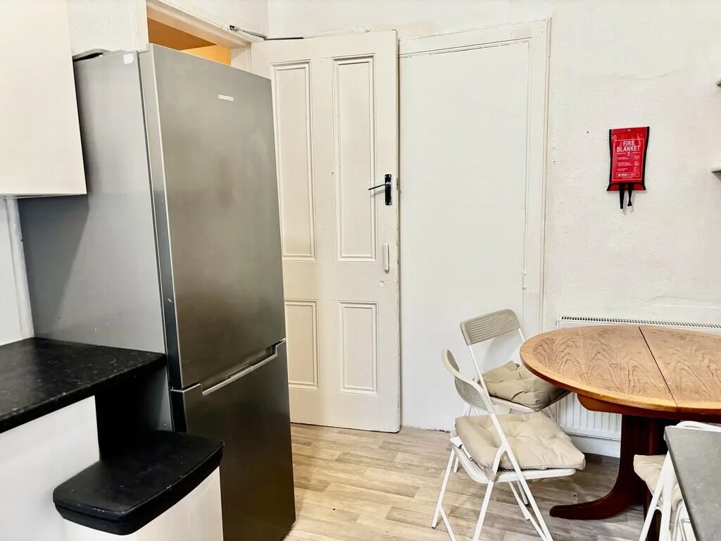 5 bedroom flat for rent