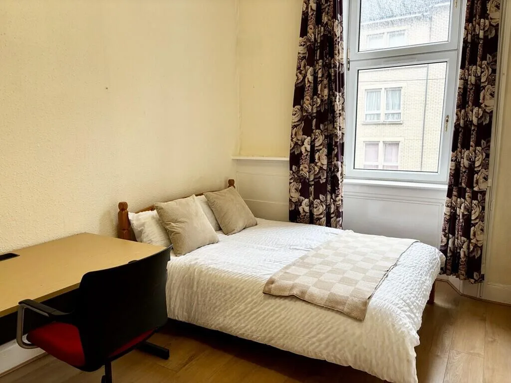 5 bedroom flat for rent
