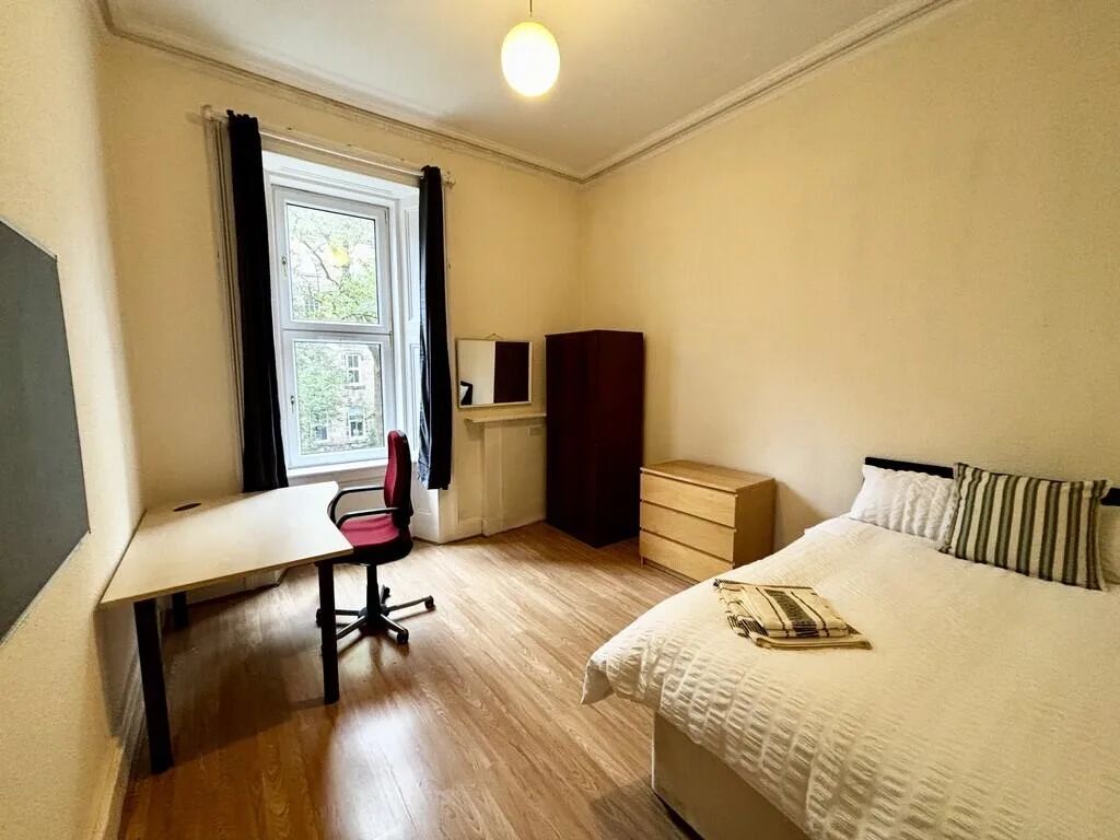 5 bedroom flat for rent