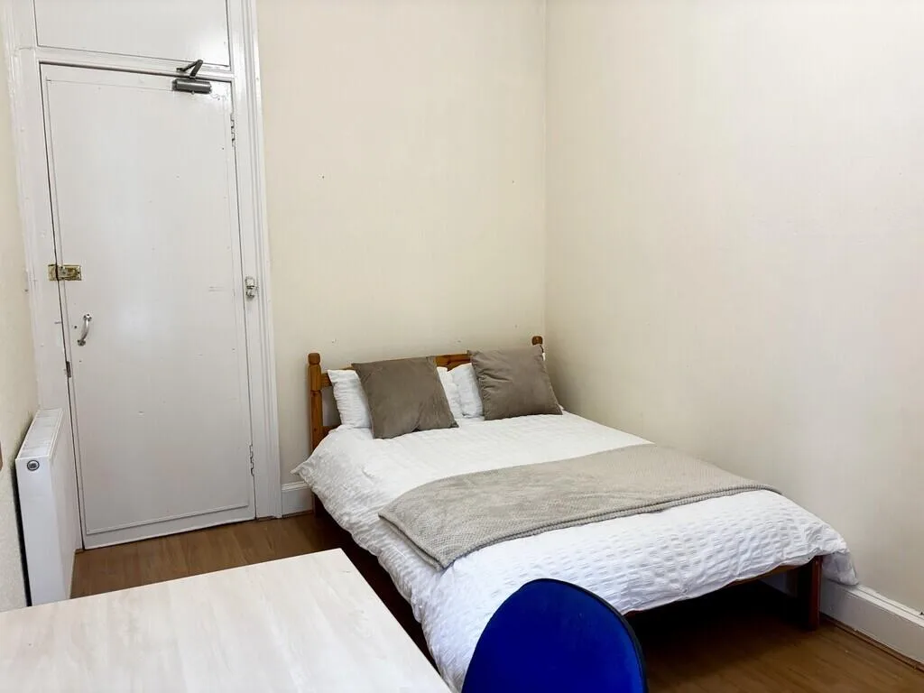 5 bedroom flat for rent