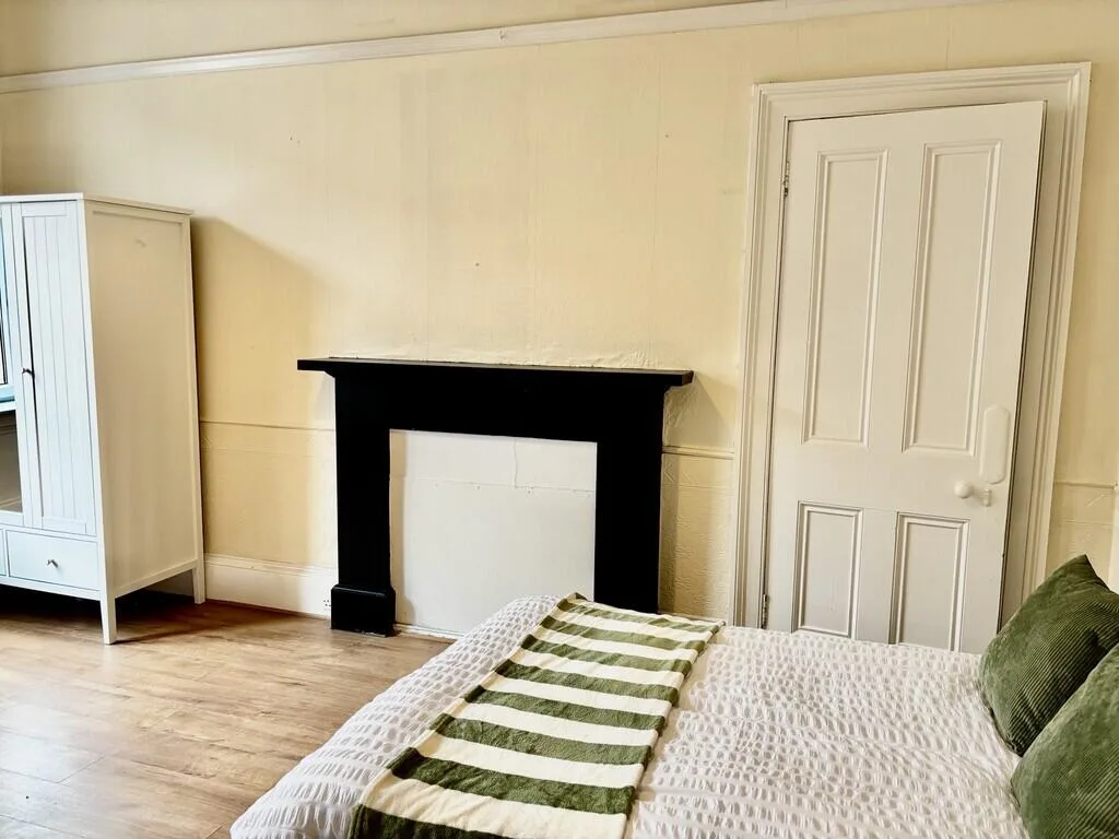 5 bedroom flat for rent