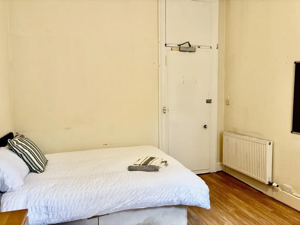 5 bedroom flat for rent