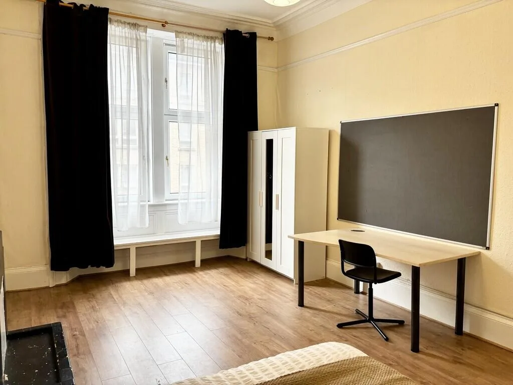 5 bedroom flat for rent