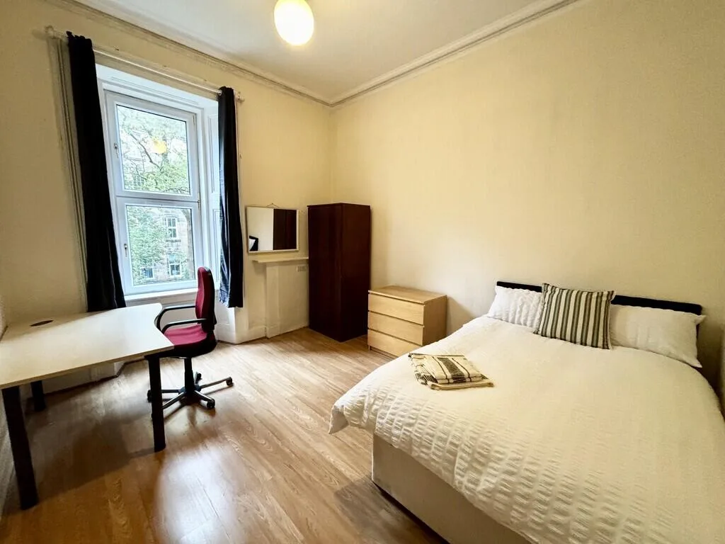 5 bedroom flat for rent