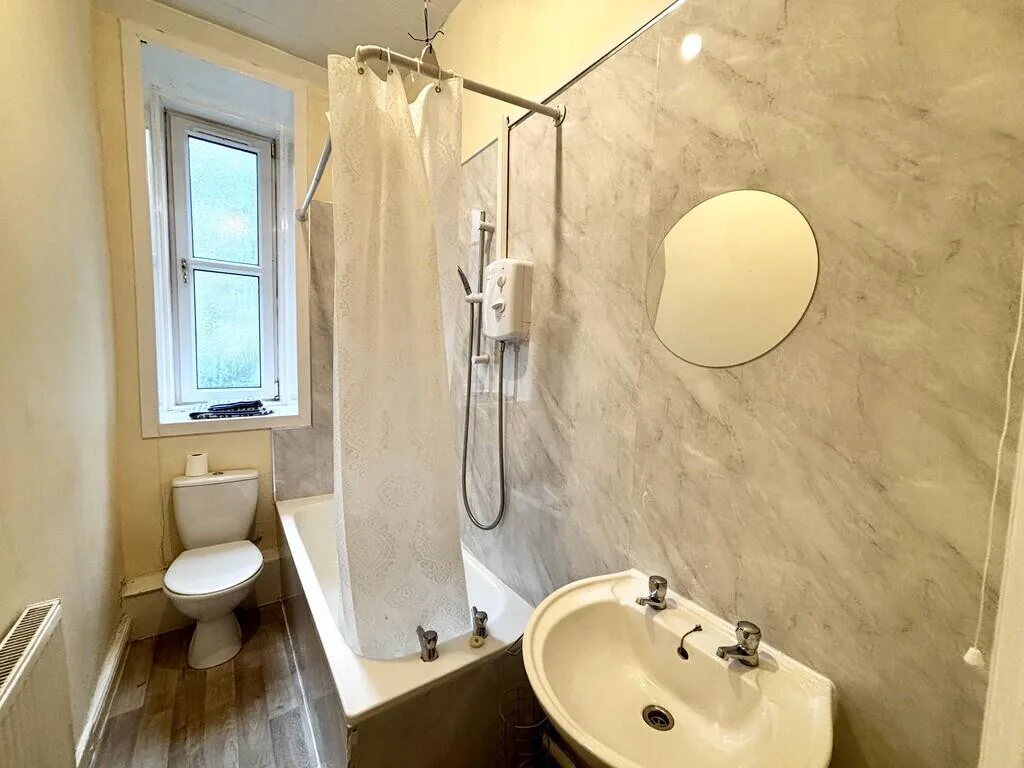 5 bedroom flat for rent
