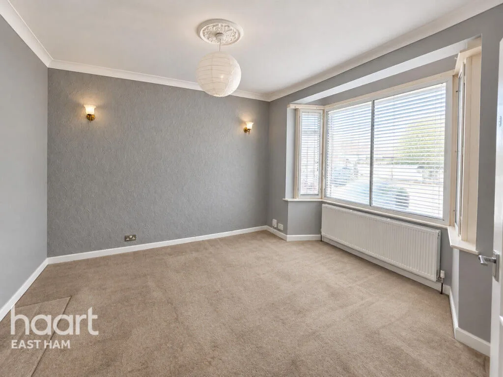 3 bedroom end of terrace house for rent
