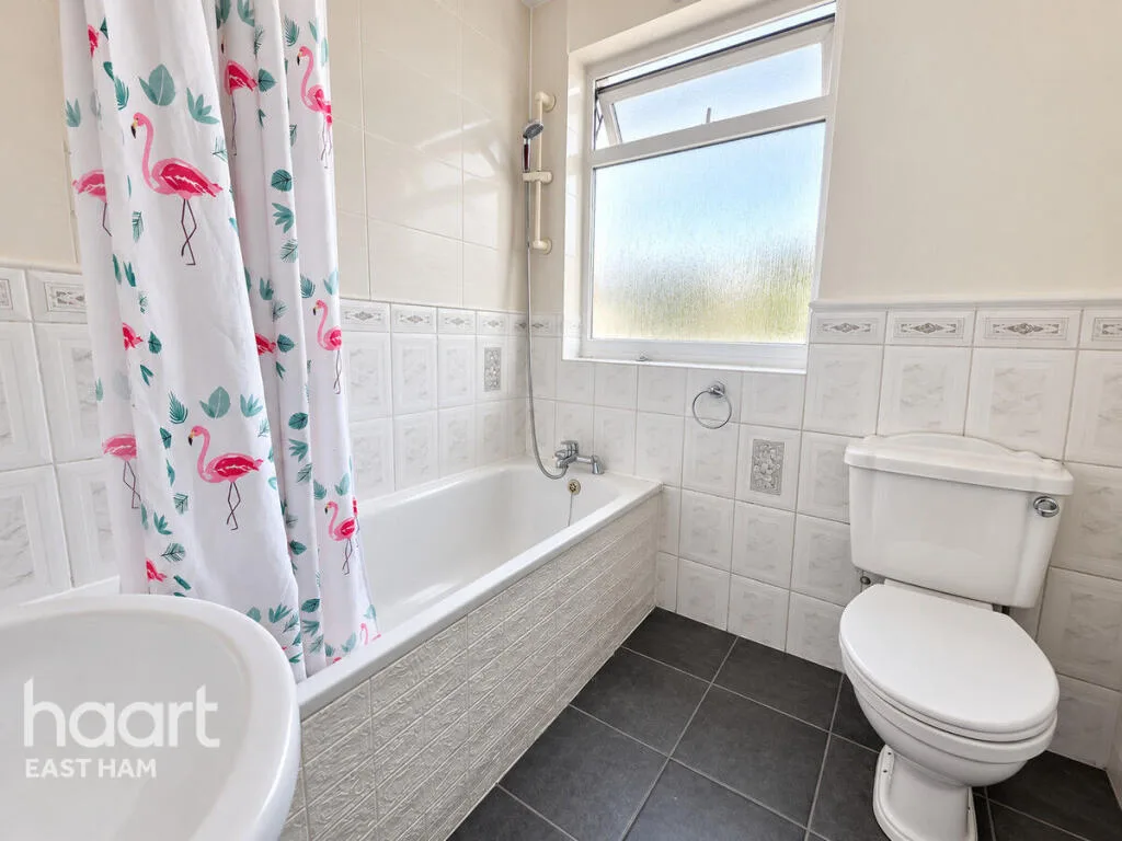 3 bedroom end of terrace house for rent
