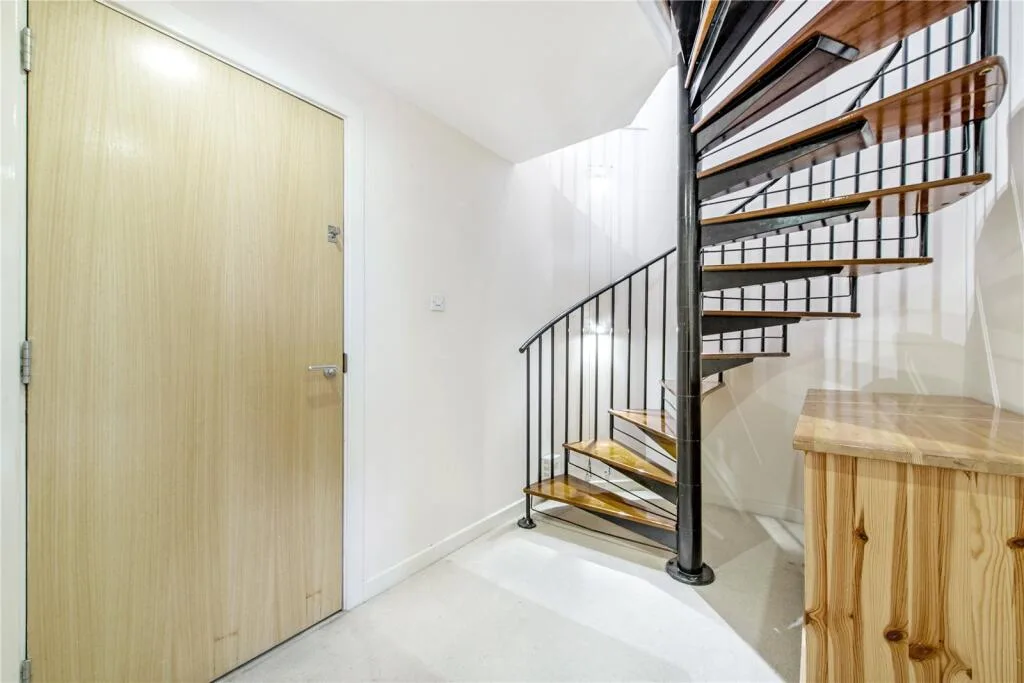 2 bedroom penthouse for rent