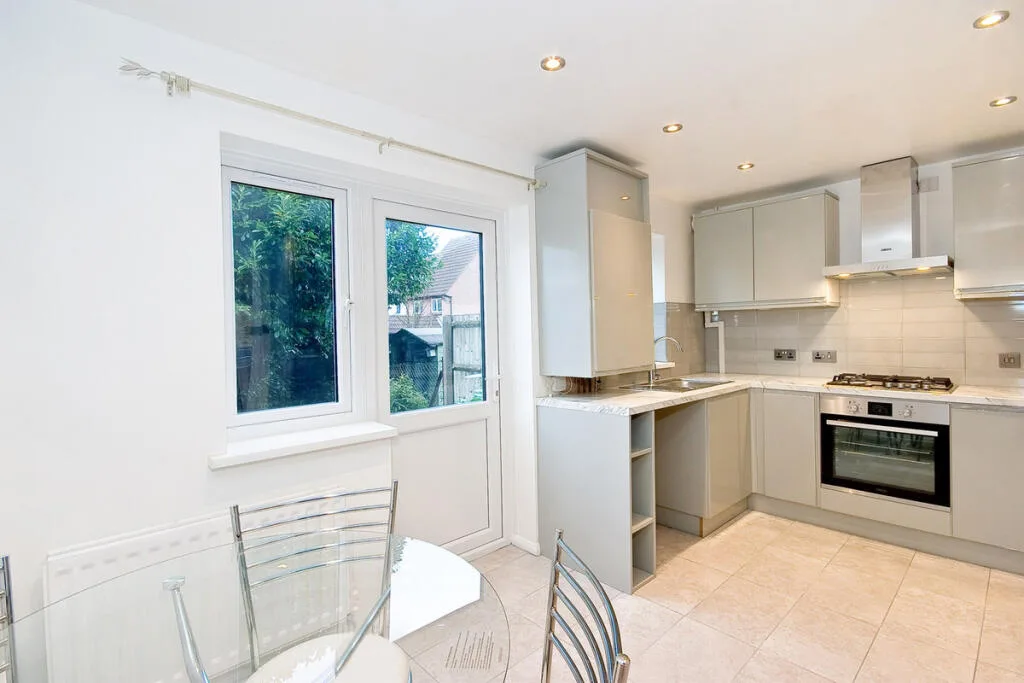 3 bedroom semi-detached house for rent