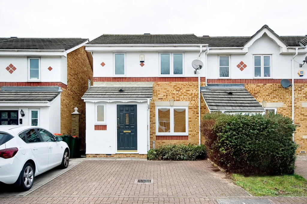 3 bedroom semi-detached house for rent