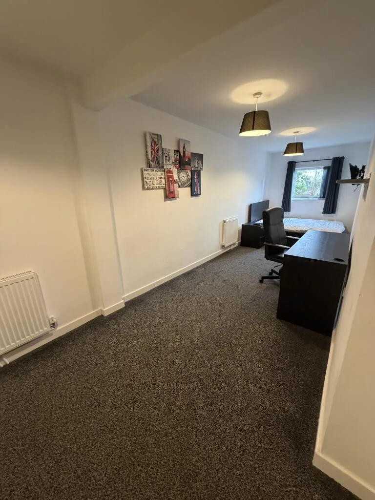 6 bedroom house for rent