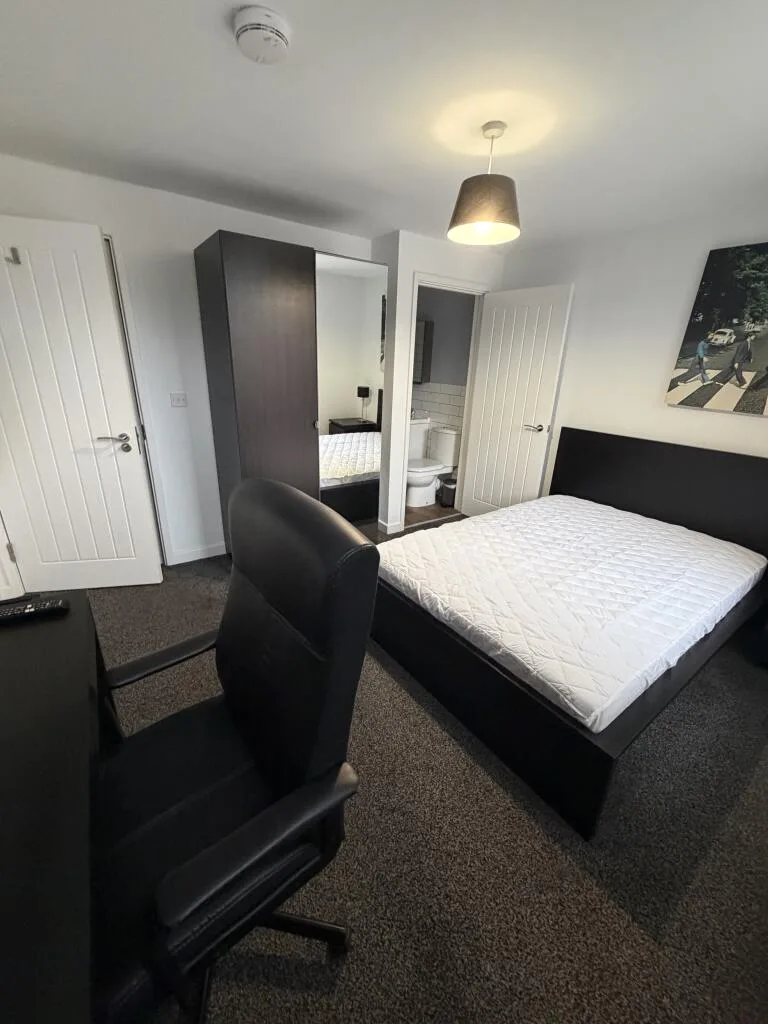 6 bedroom house for rent