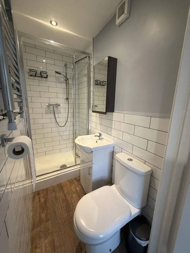 6 bedroom house for rent
