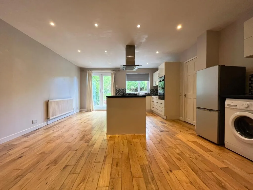 3 bedroom semi-detached house for rent