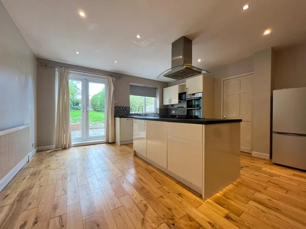 3 bedroom semi-detached house for rent