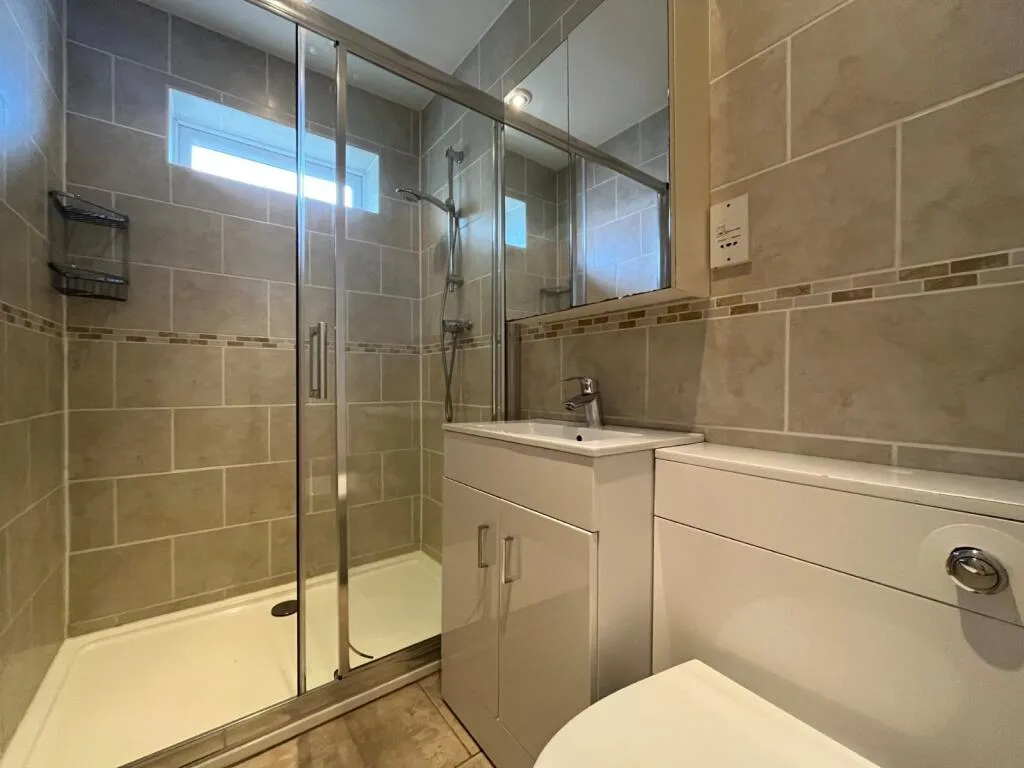 3 bedroom semi-detached house for rent