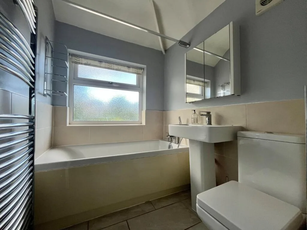 3 bedroom semi-detached house for rent