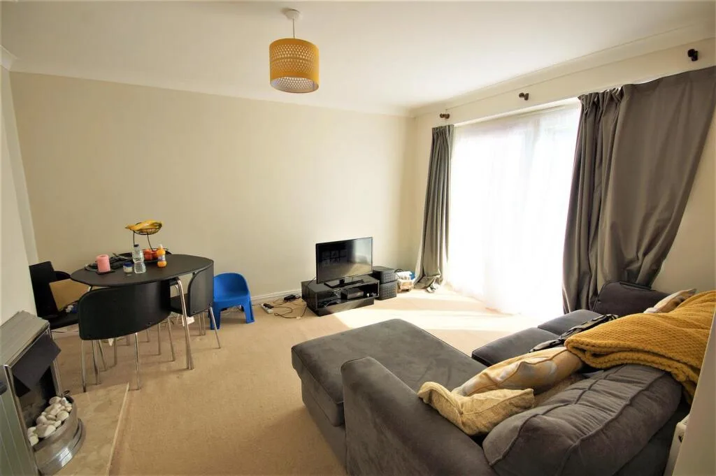 2 bedroom maisonette for rent