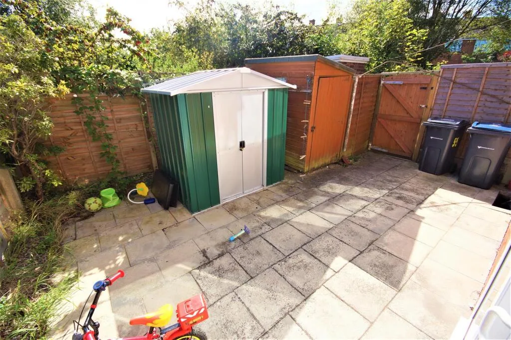 2 bedroom maisonette for rent
