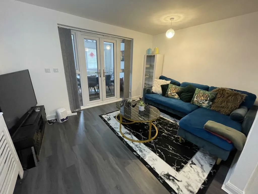 4 bedroom town house for rent