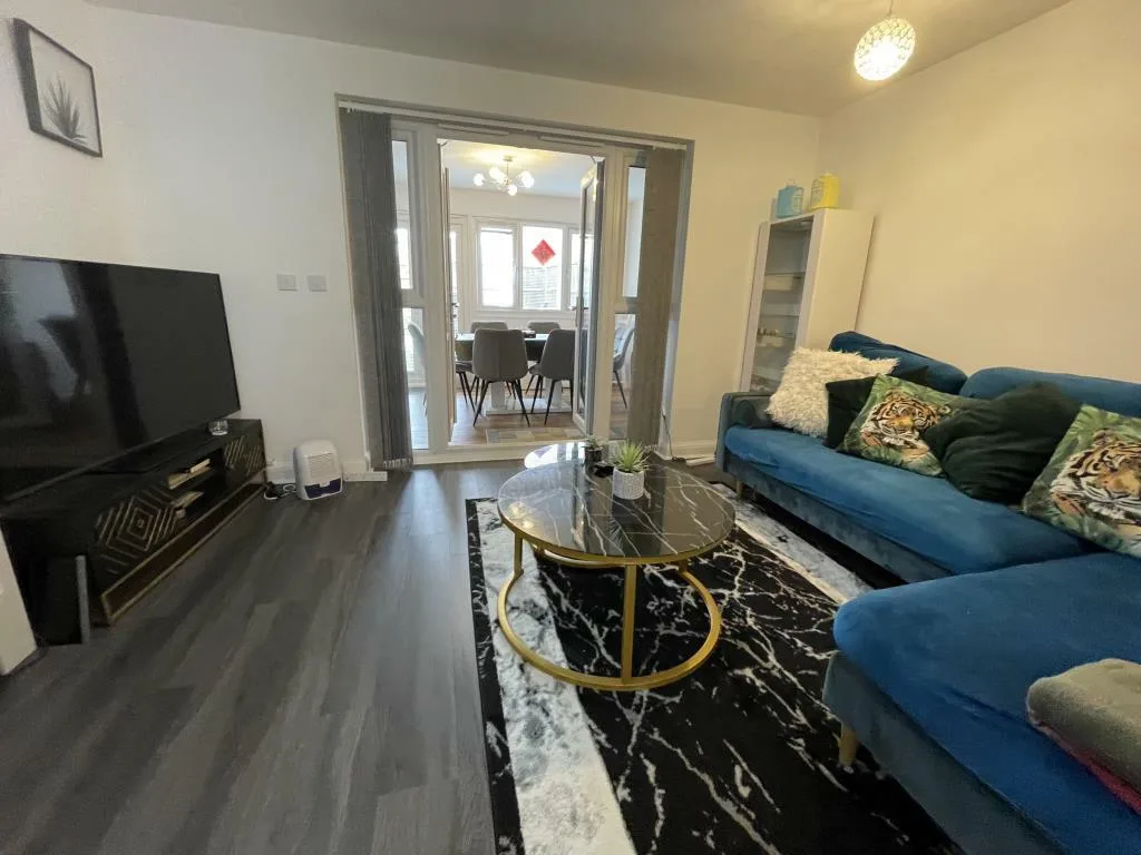 4 bedroom town house for rent