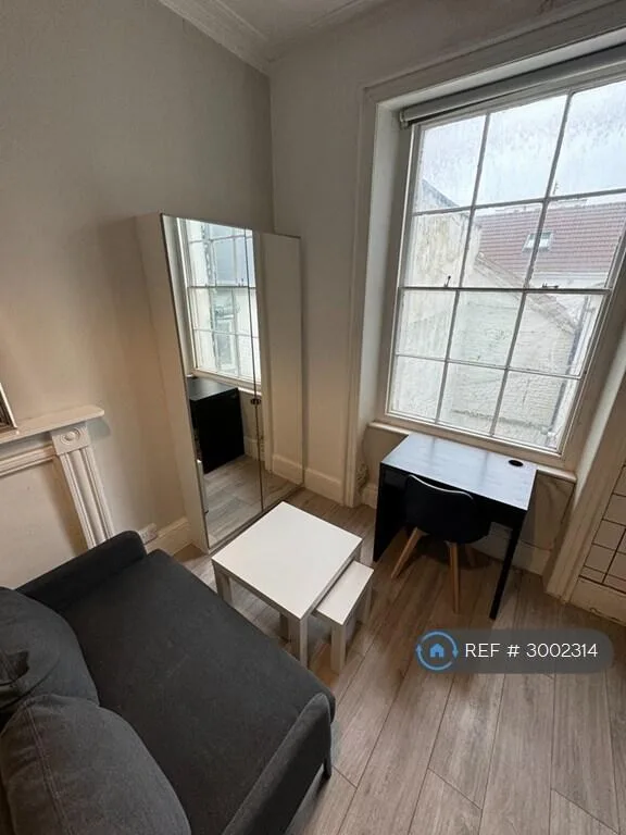 Studio flat for rent